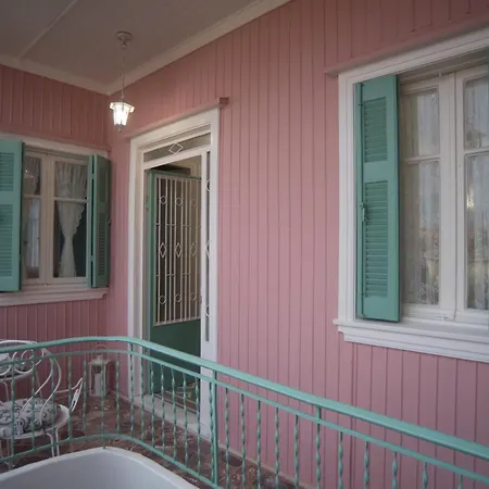 La Casa Rosa Lefkáda